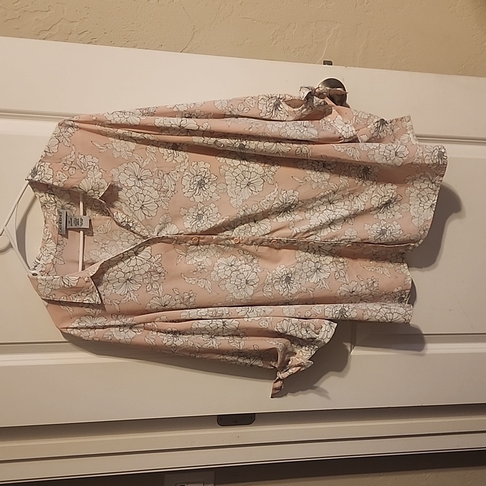 pink with white floral Catherines blouse size 2x 22/24w